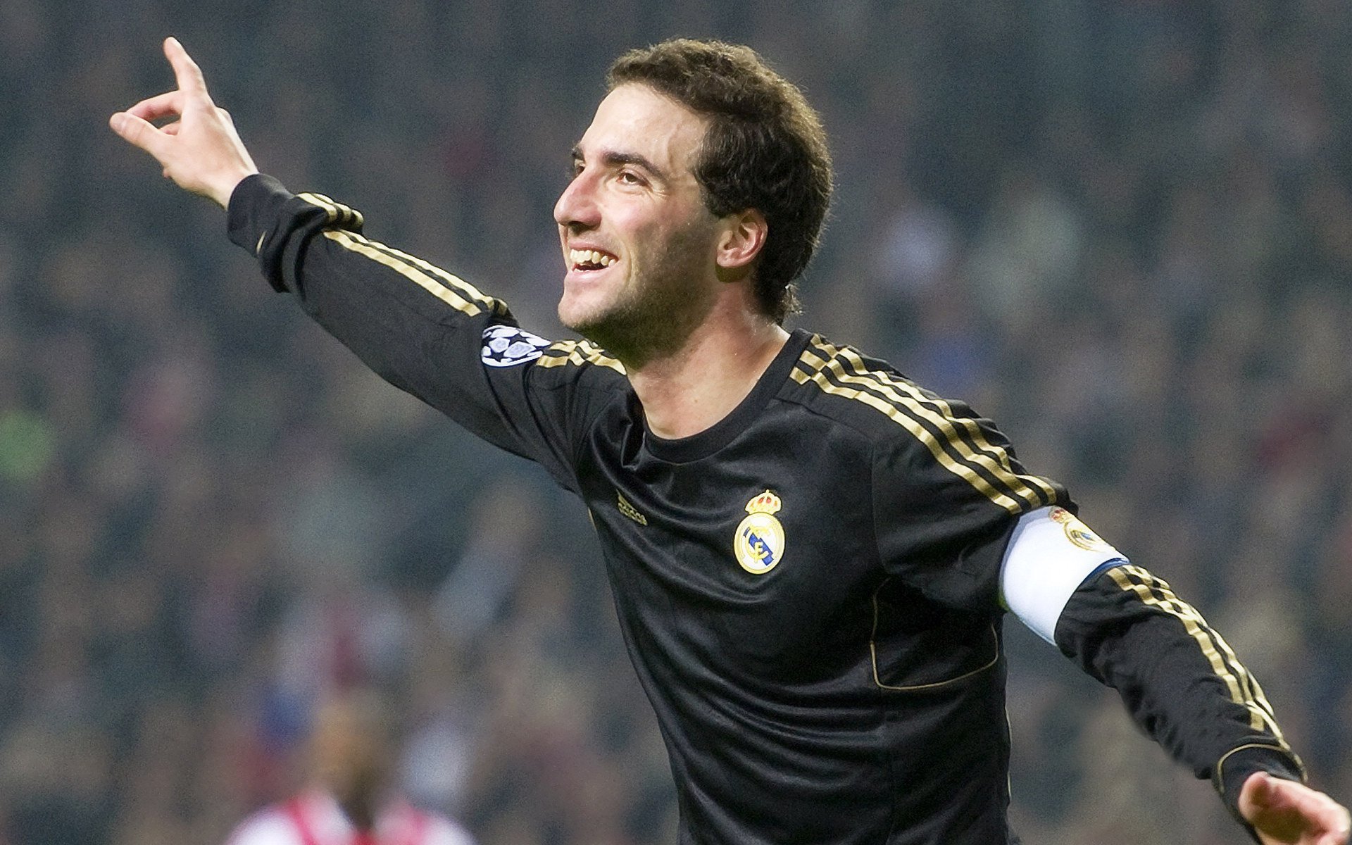 巴尔:在全黑队中场,他的精准传球总能打破对方防线的防守体系