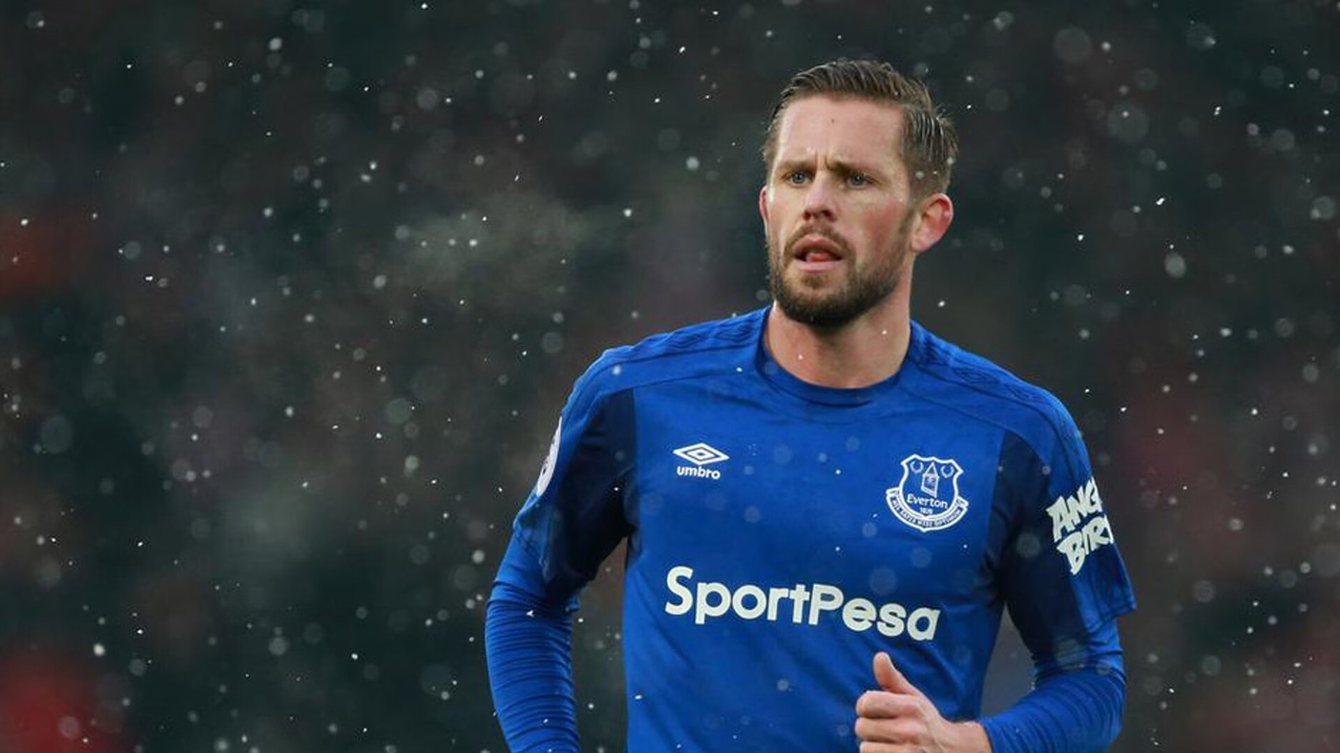 赛后球迷留言表达支持球队上下回应并感谢热情鼓励，球迷寄语